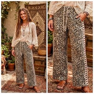 Leopard-Print Straight-Leg Pants with Heart-Trim - Cream/Black